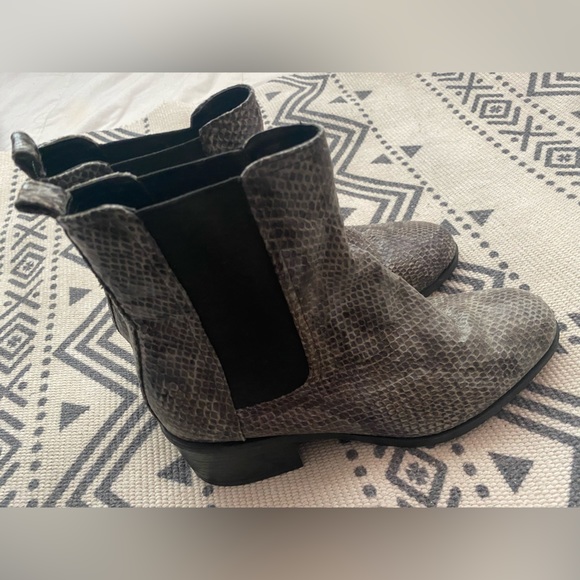 Snakeskin booties - Picture 5 of 5